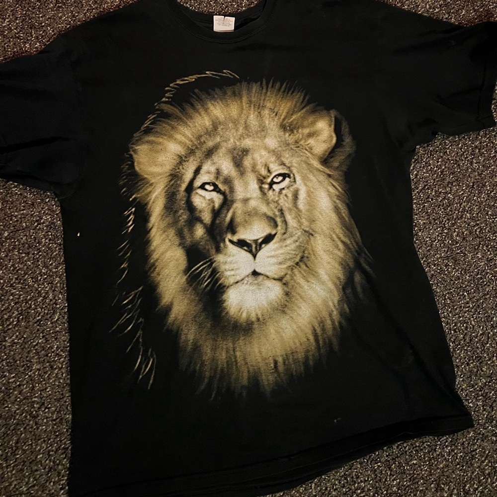 Lion T shirt